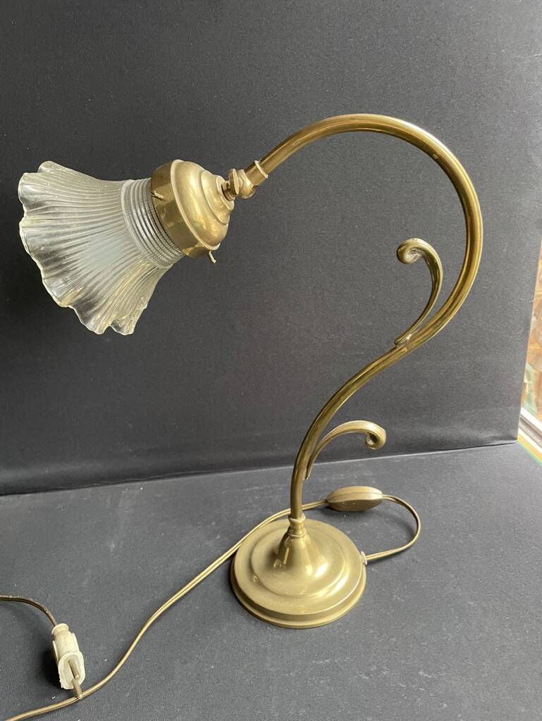 Lampe de table – Laiton doré et verre moulé