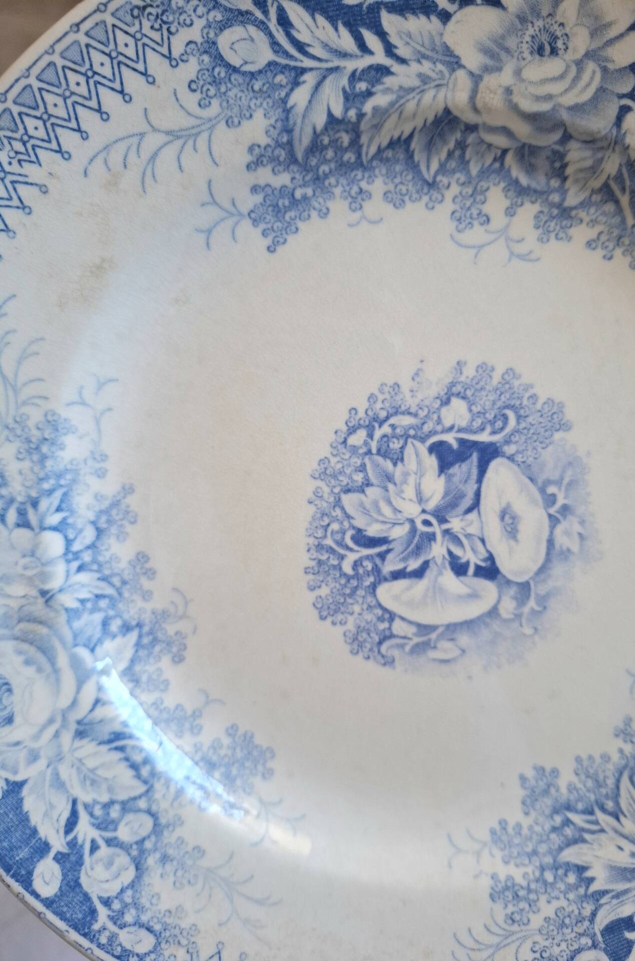 Assiettes plates anciennes en faïence terre de fer