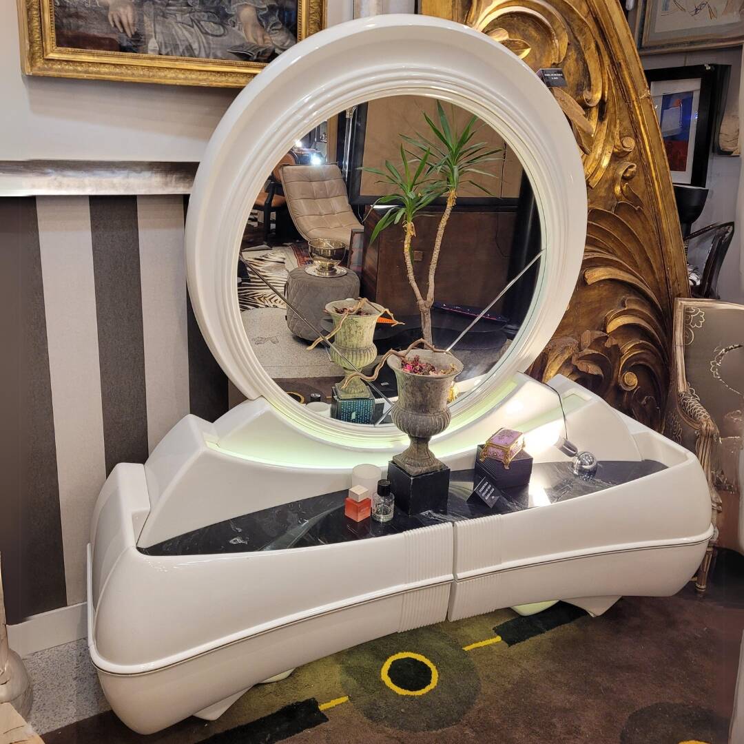 Cómoda / Tocador style Space Age, Firma DBM, lacquered wood and glass fiber, 70's – Italia