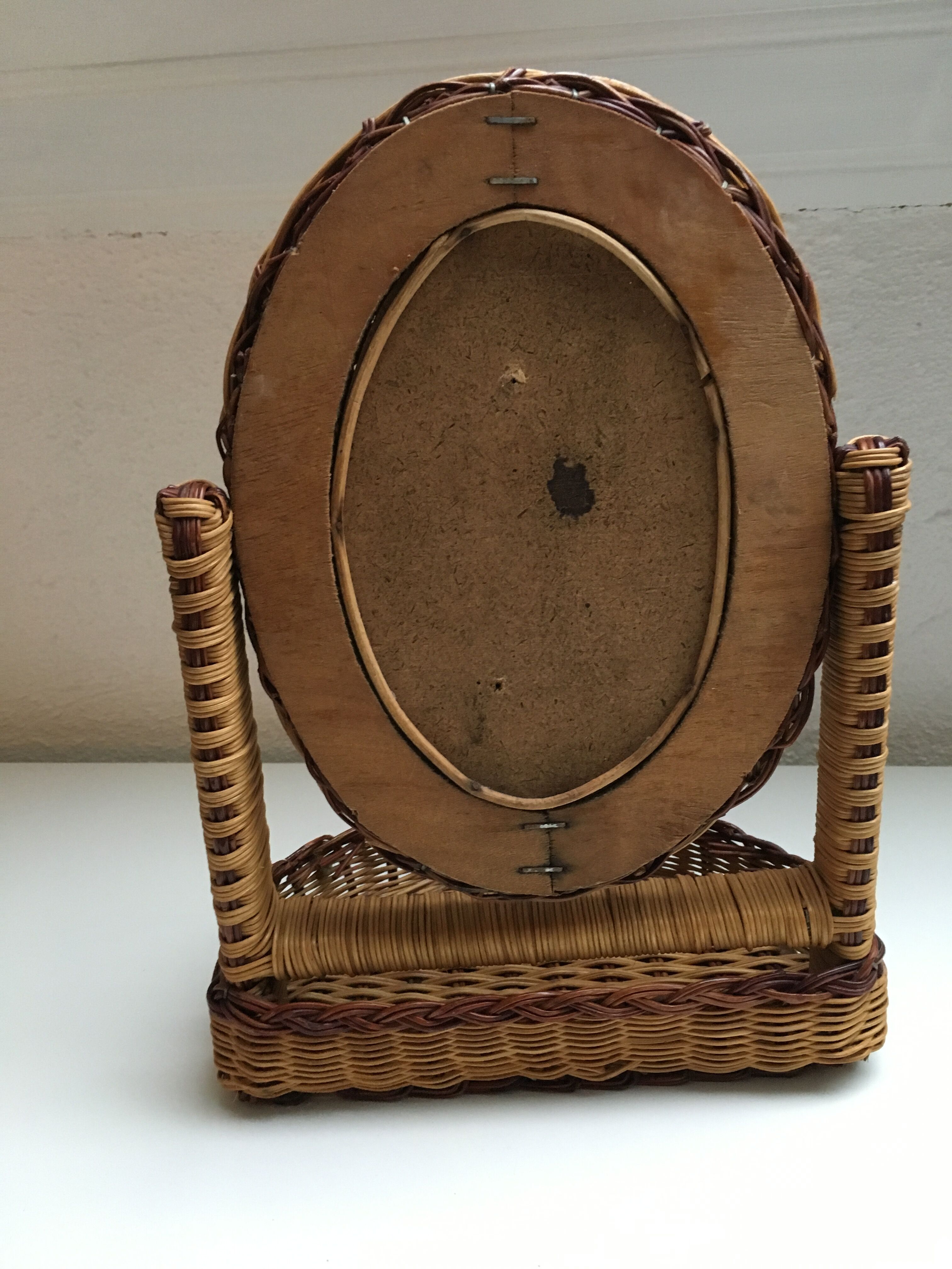 Table mirror in rattan 29 x 20 cm