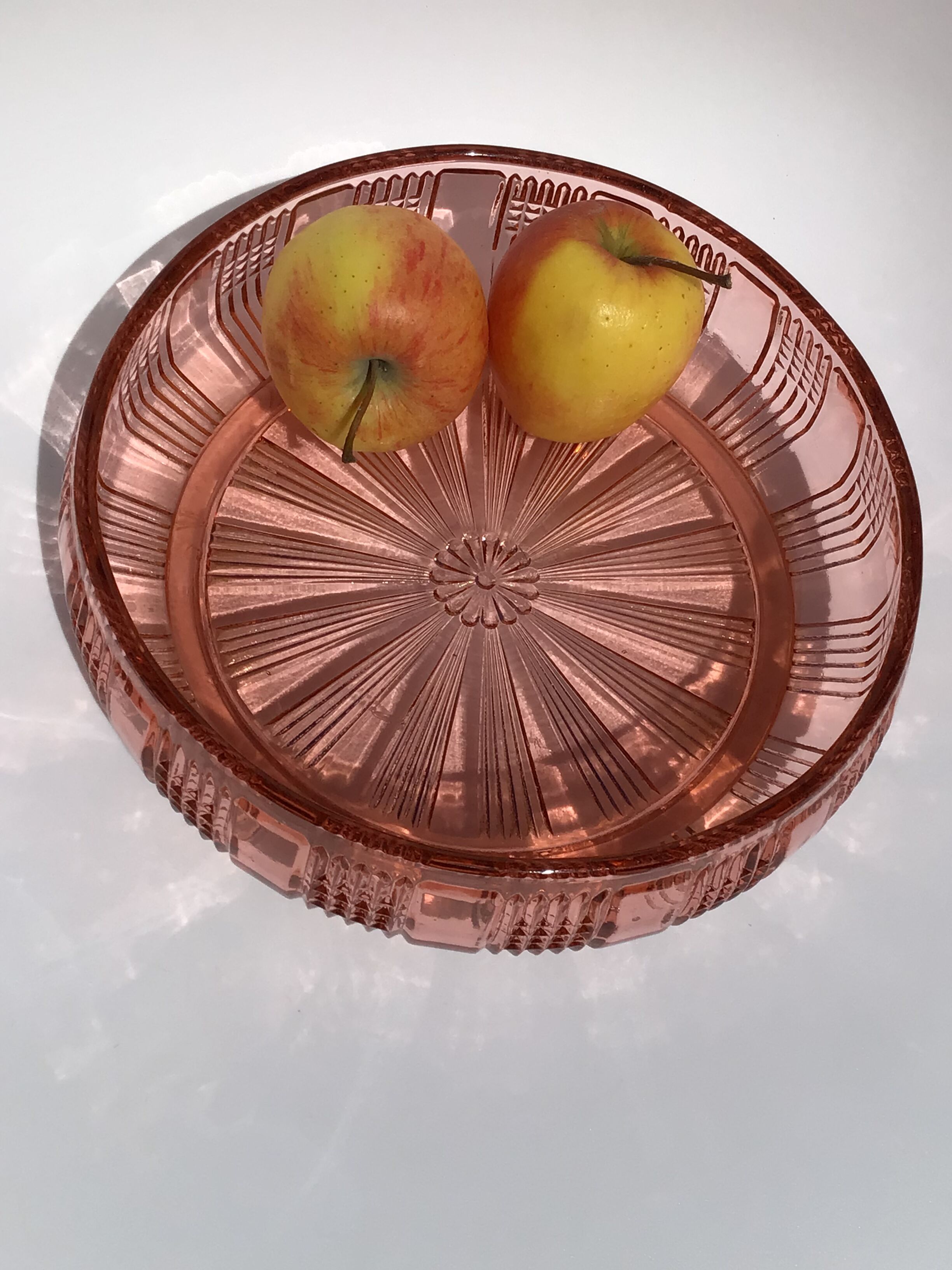 Salad bowl in orange rose molded glass