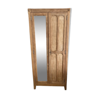Armoire en bois massif restaurée