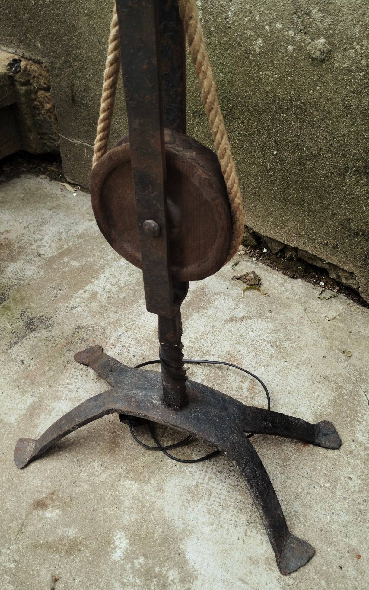 Brutalist floor lamp in wrought iron and glass paste