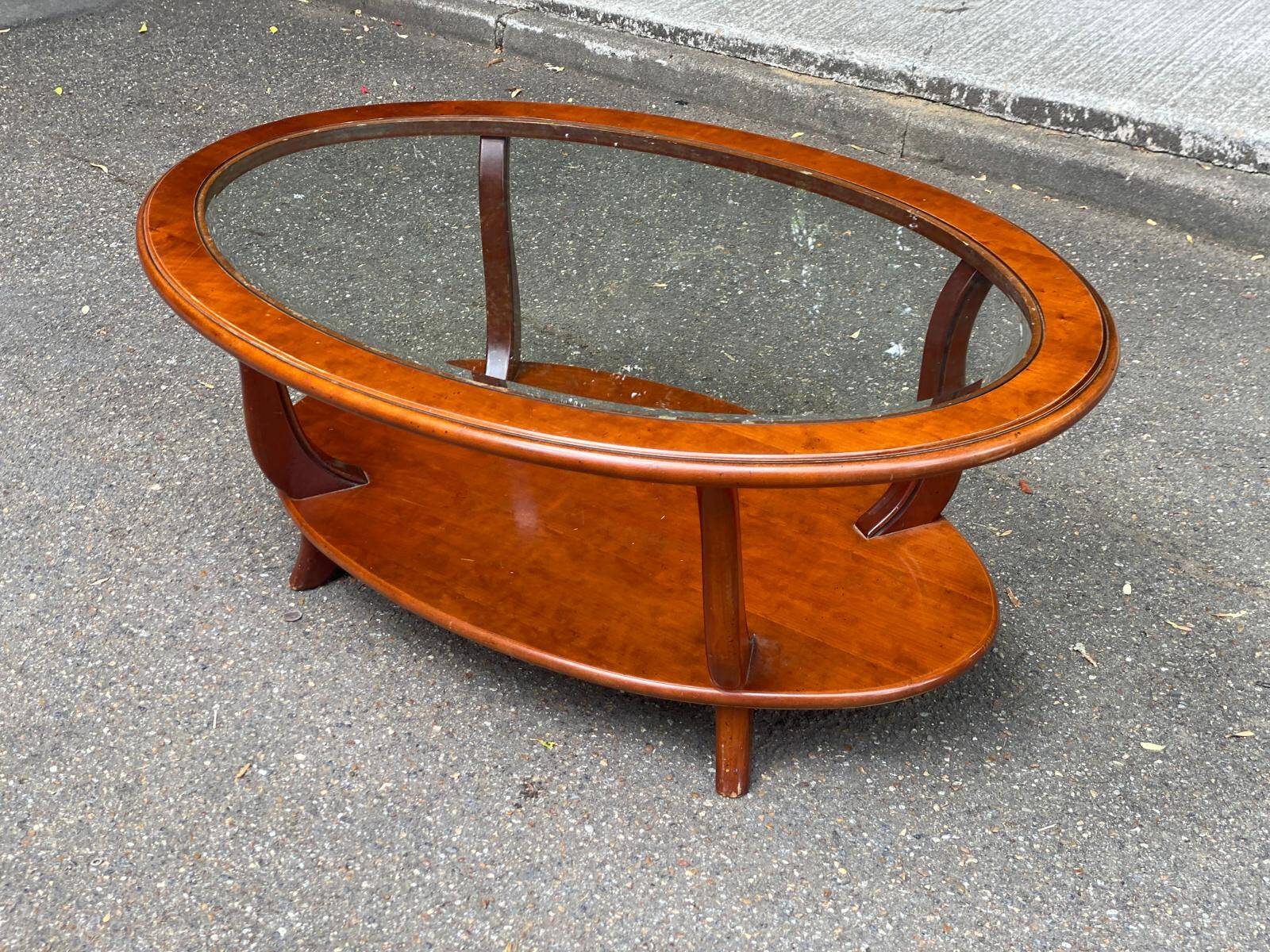 Table basse ovale en bois massif et verre, années 90