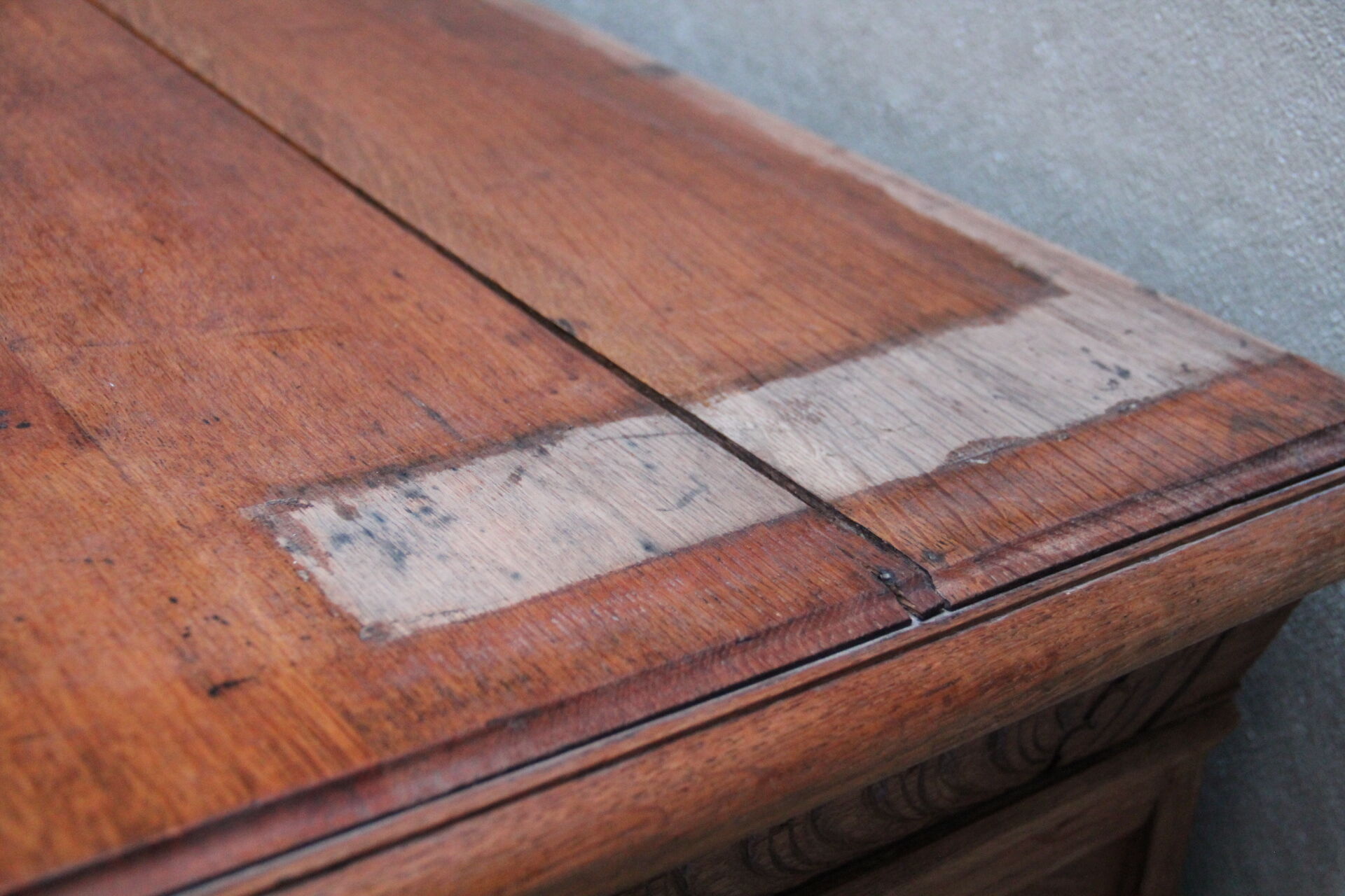 Double body late 19th century in oak and colored stained glass