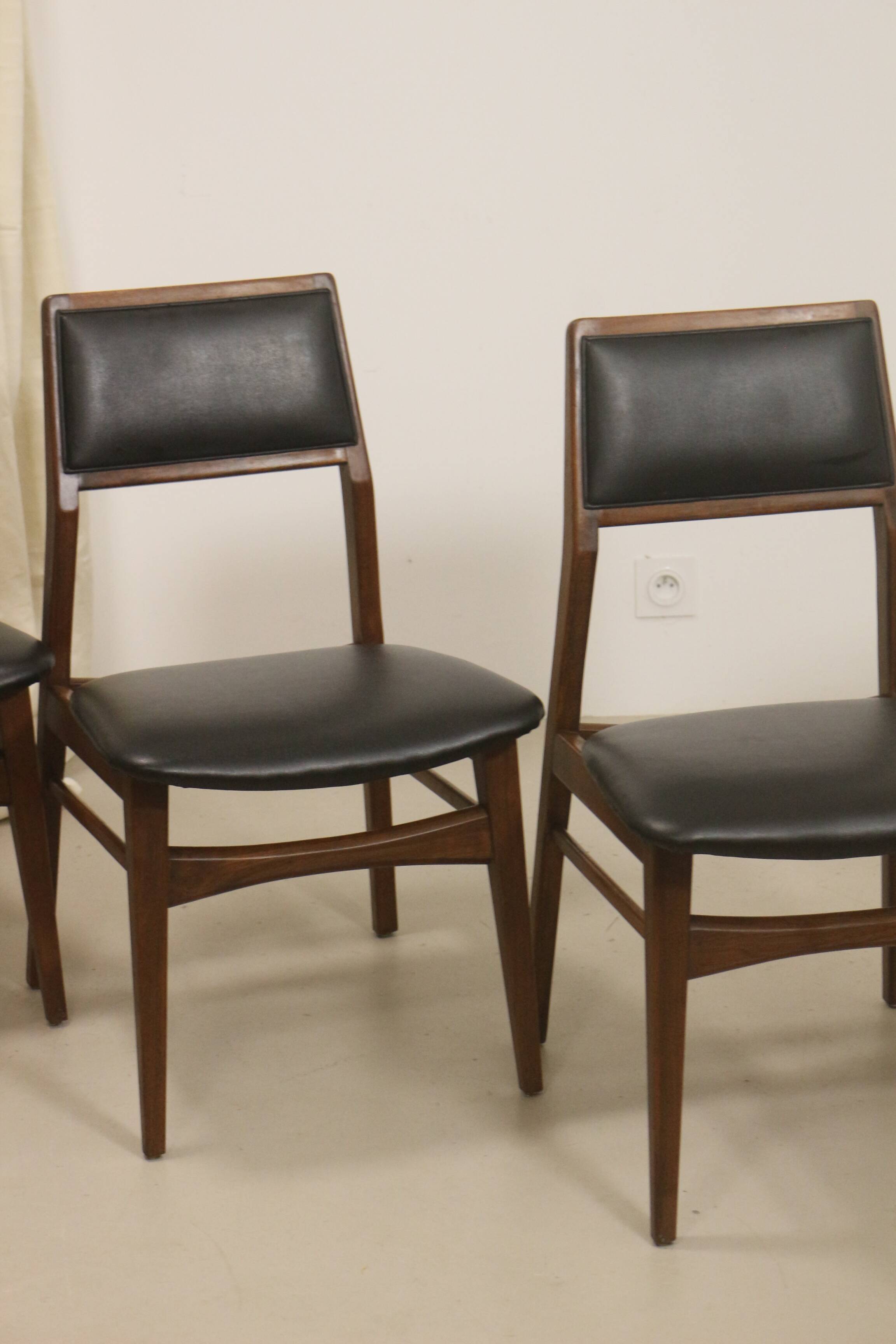 Set of 4 dining chairs Foster McDavid year 70.