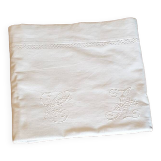 Draps anciens brodés