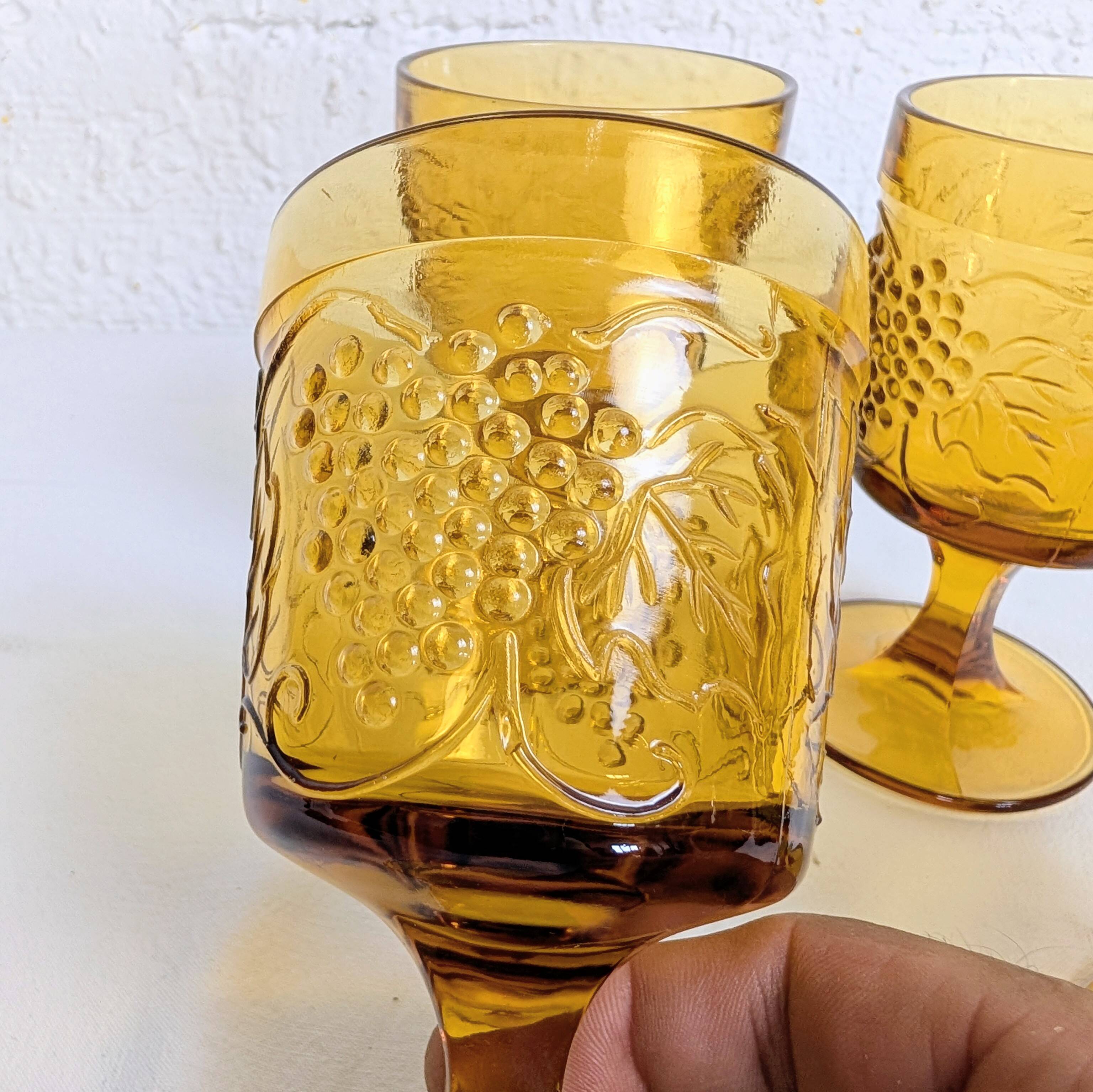 Verre à pied ambré motif vendange vintage