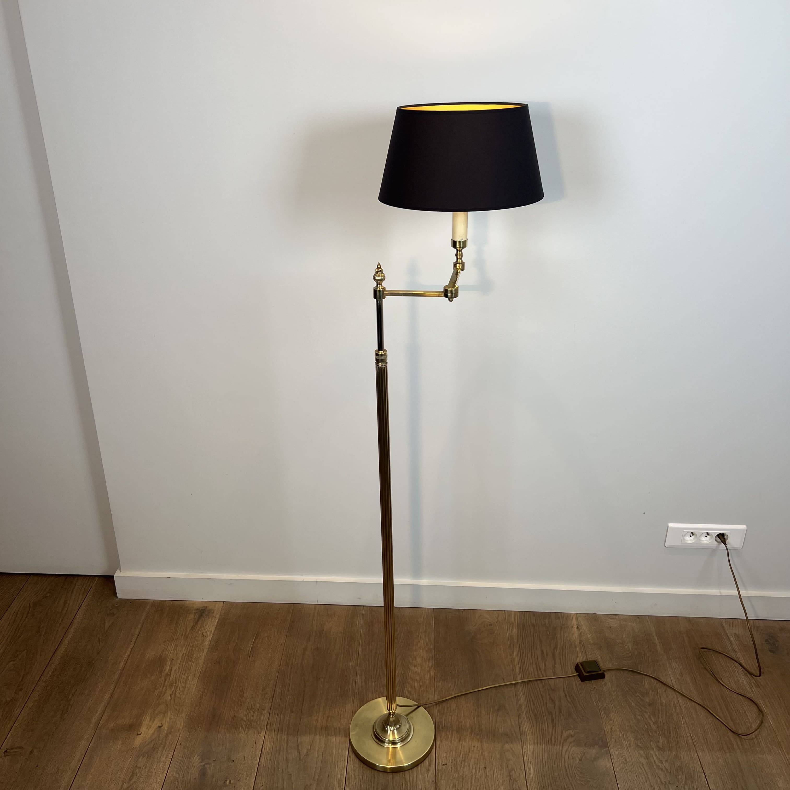 Brass Articulated Arm Reading Lamps in Gold. Neoclassical Style. Work.