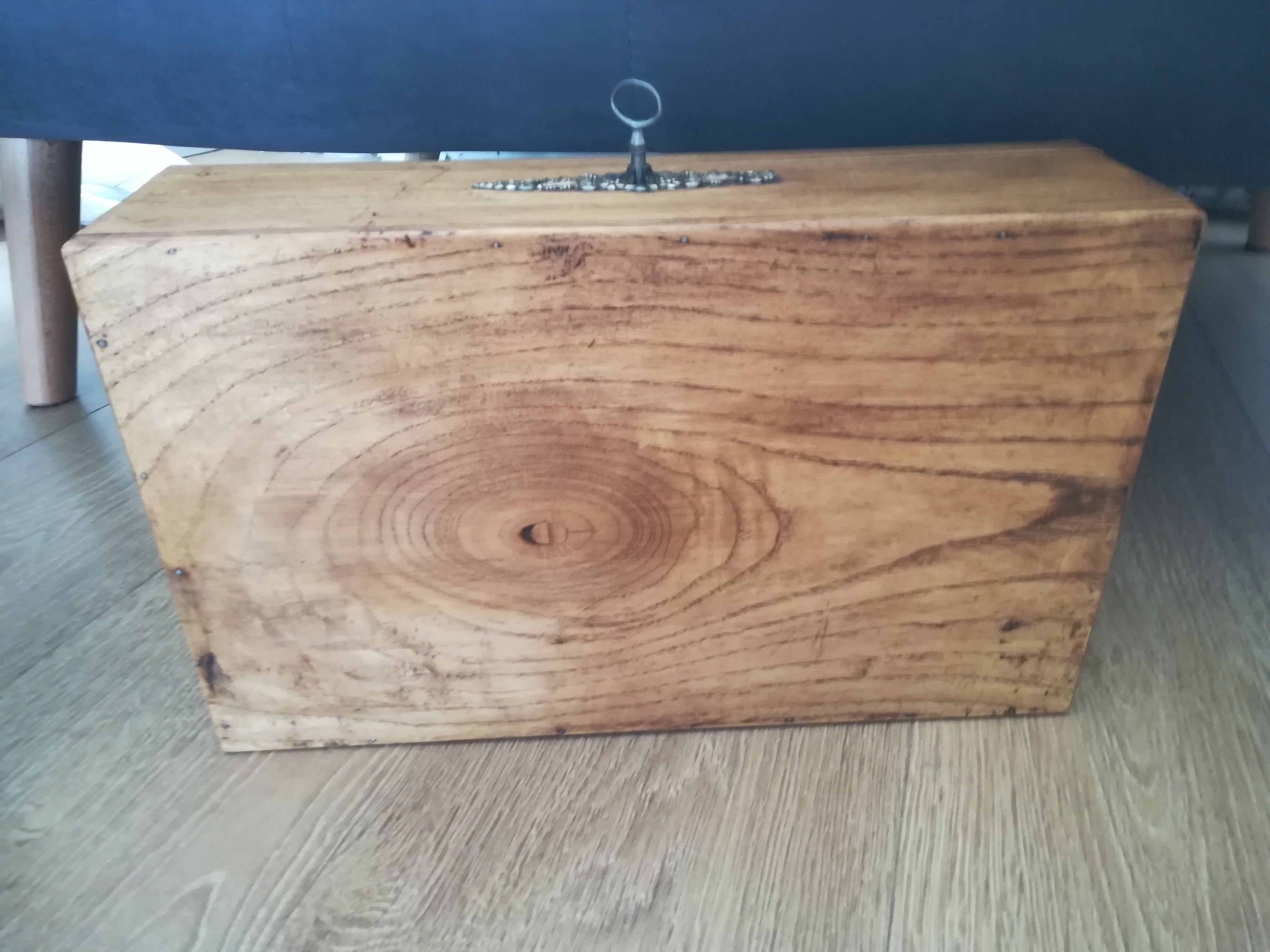Initial original waxed wooden box j b