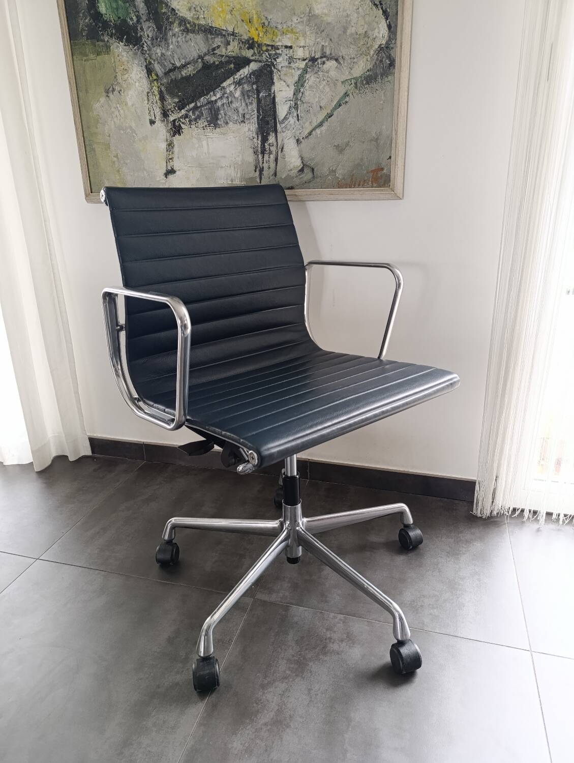 EA117 armchair Vitra
