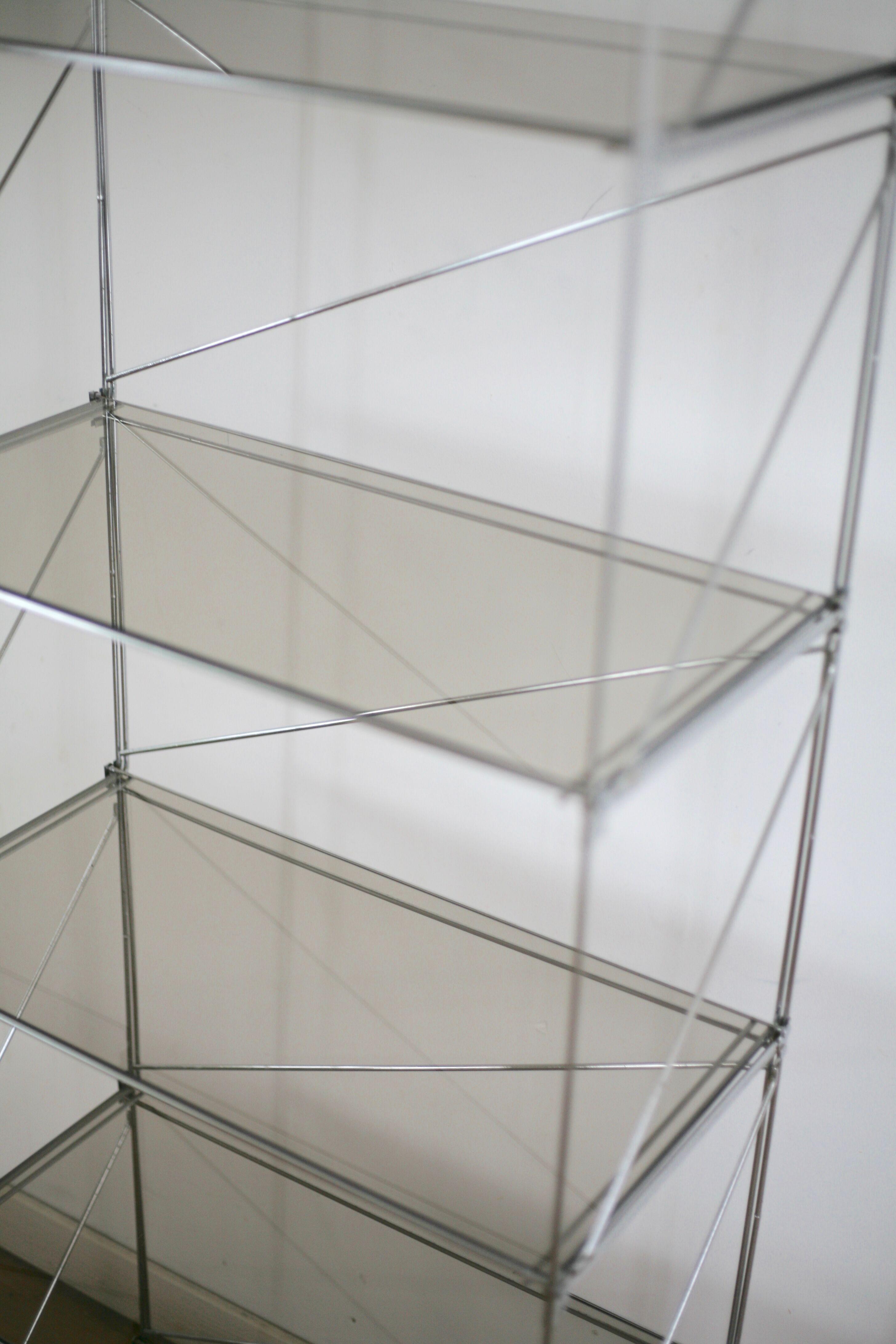 Etagère Isocèle de Max Sauze, acier et verre fumé, France circa 1970