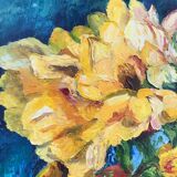 Table bouquet of yellow roses