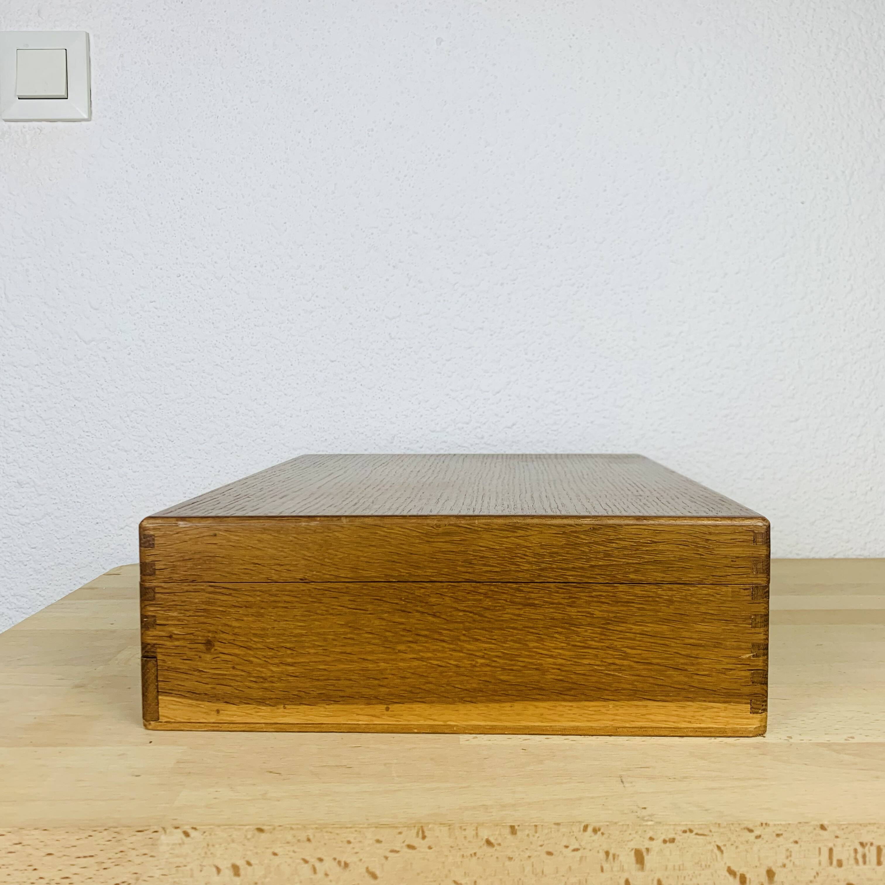 Deetjen silver metal cutlery set 39 pieces and 24 stainless steel knives