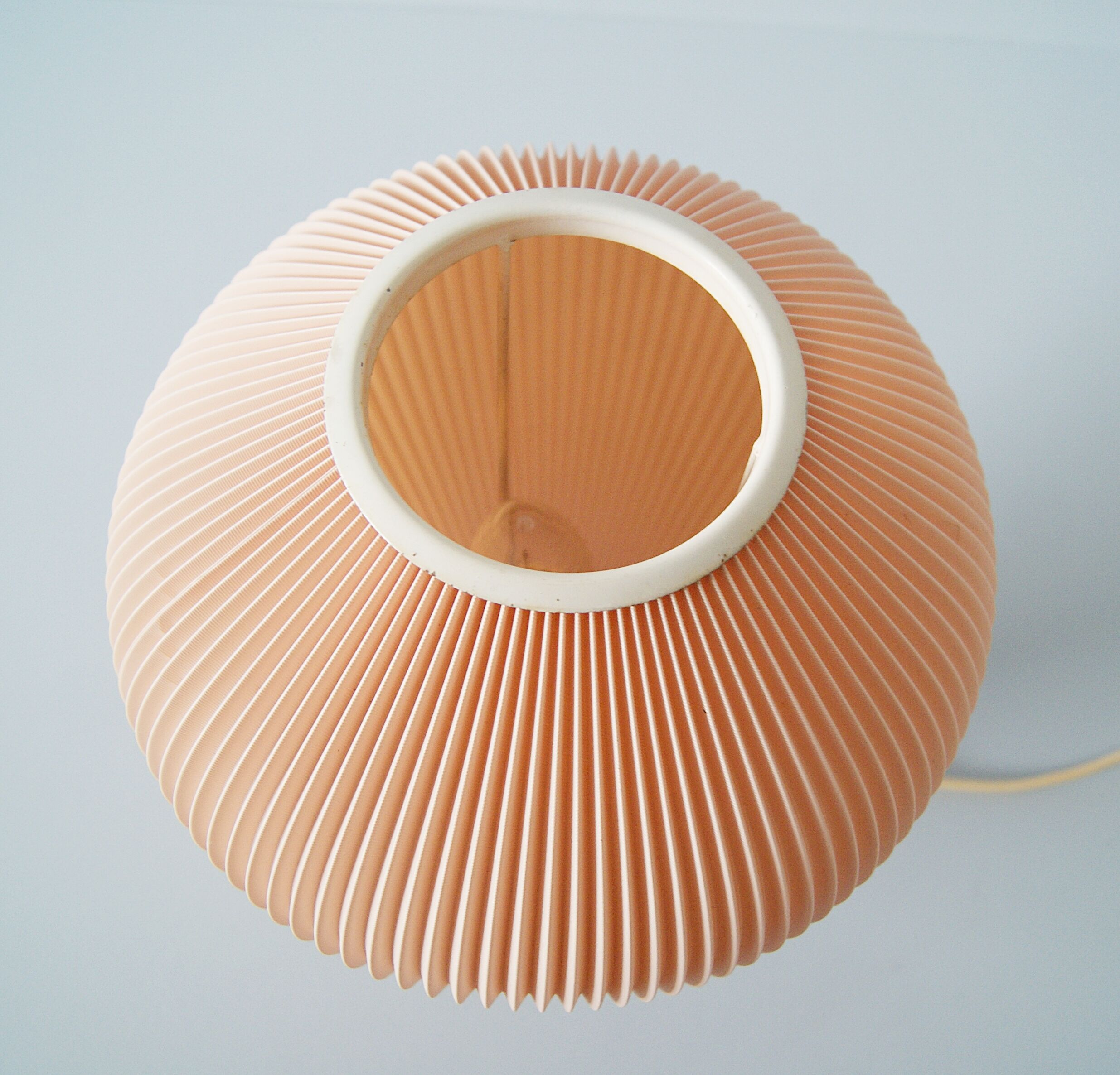Cocoon lamp with pink pleated shade, 50's lighting