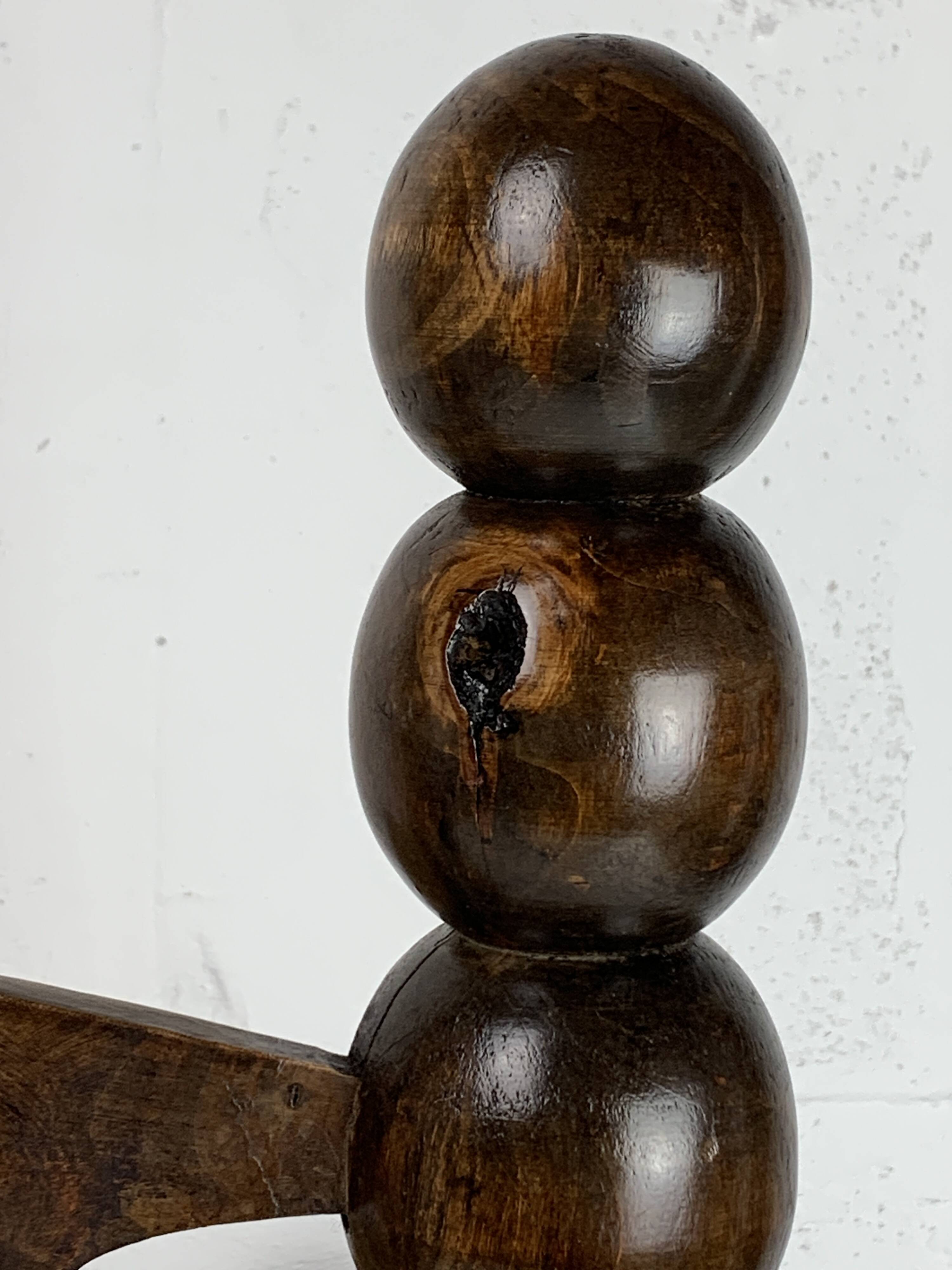 Chaise basse en bois tourné dans le style de Charles Dudouyt, France, années 1950