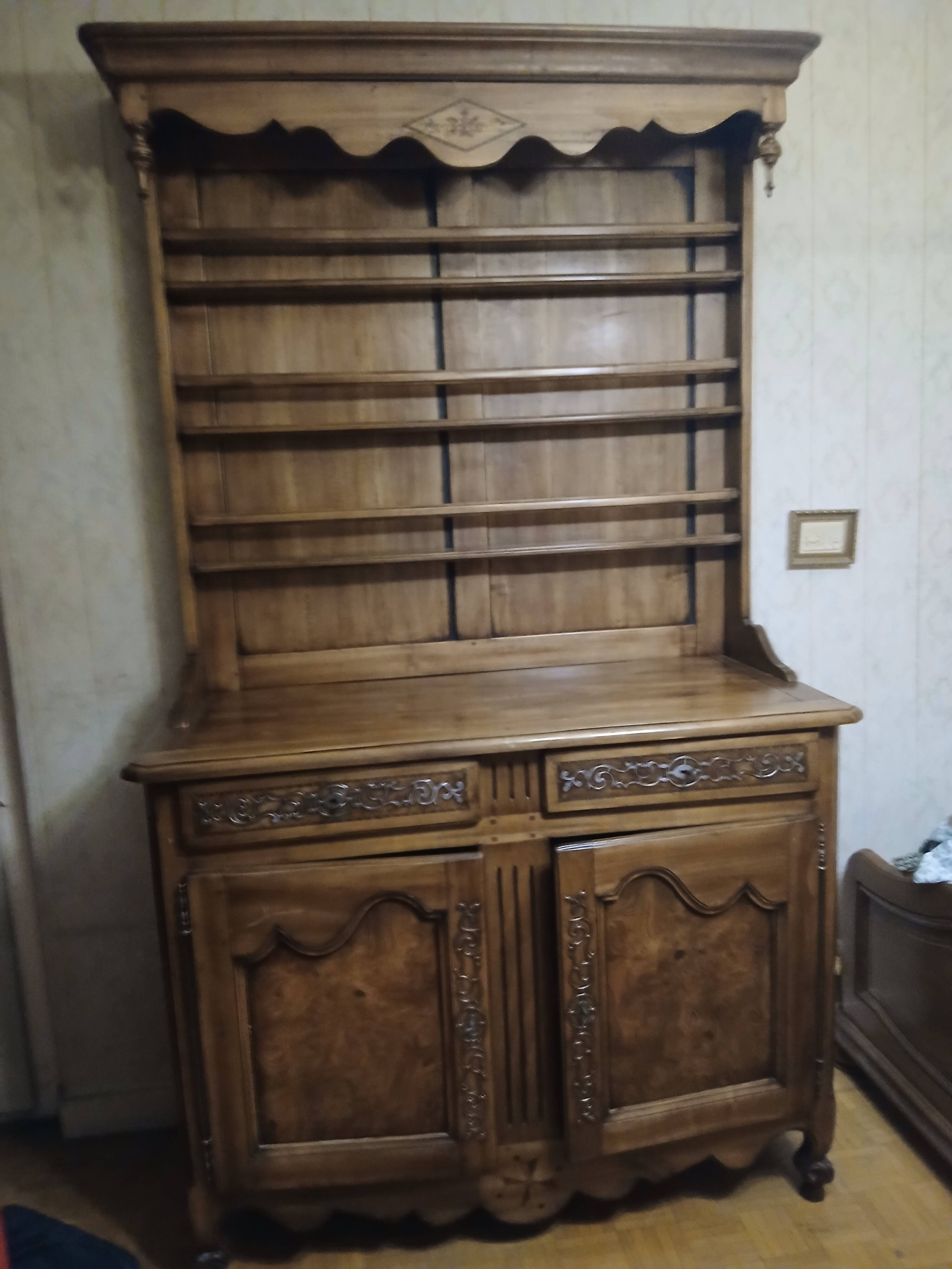 Antique Vendée dresser in solid elm by artisan Chaillou Hermouet.