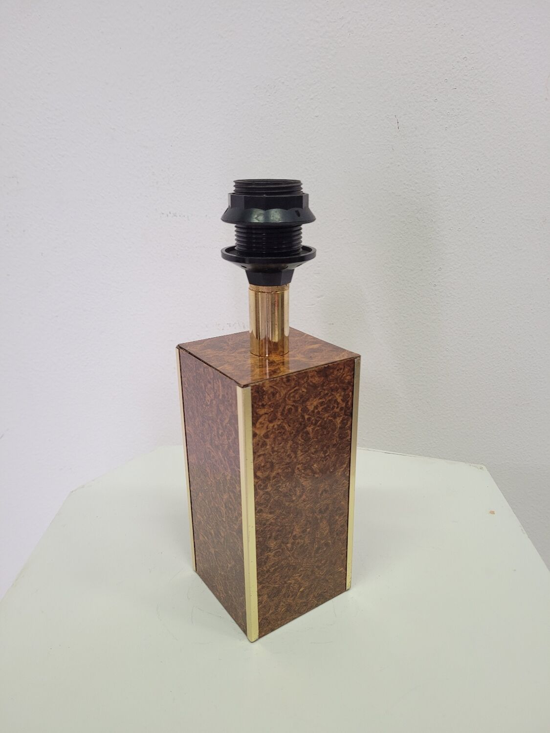Vintage lamp in elm burl and brass from the 1970s