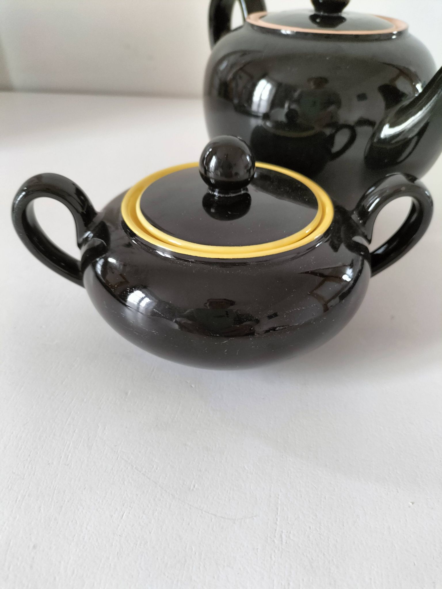 Teapot and sugar bowl Villeroy & Boch model Biarritz glossy black