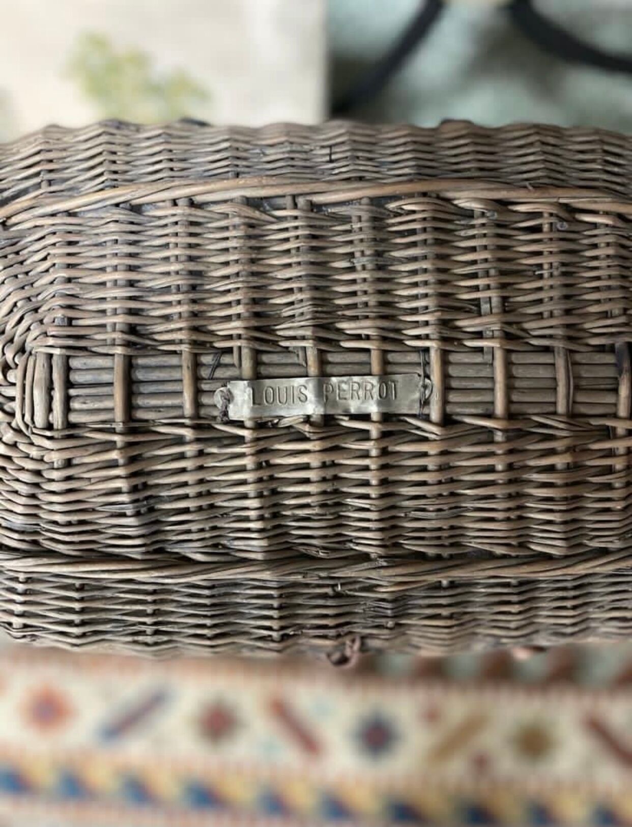 Bressan basket in old wicker, with handles and closure