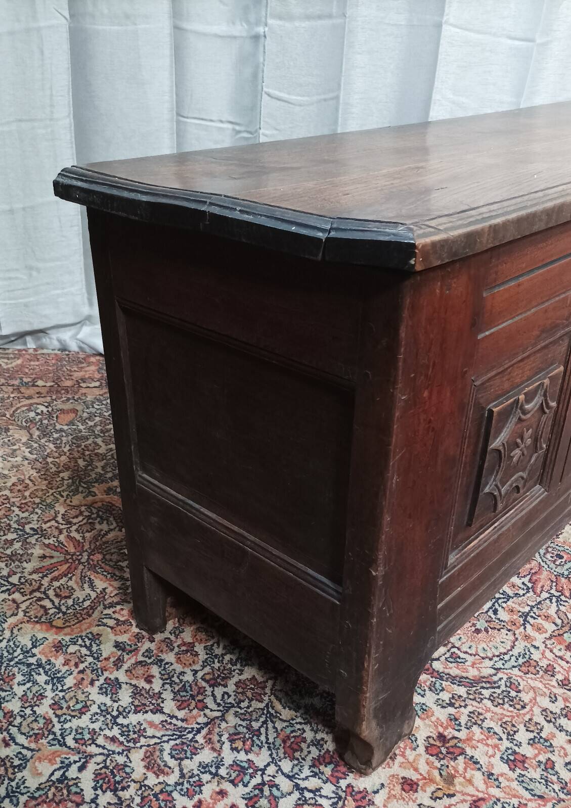 Louis XIV oak chest from the 19th century.