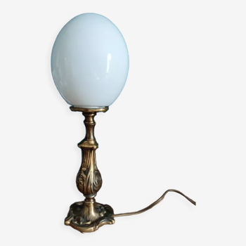 Lampe chevet globe oeuf verre opaline base bronze doré patiné