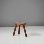 Tabouret en bois rustique sur trépied, France années 1920