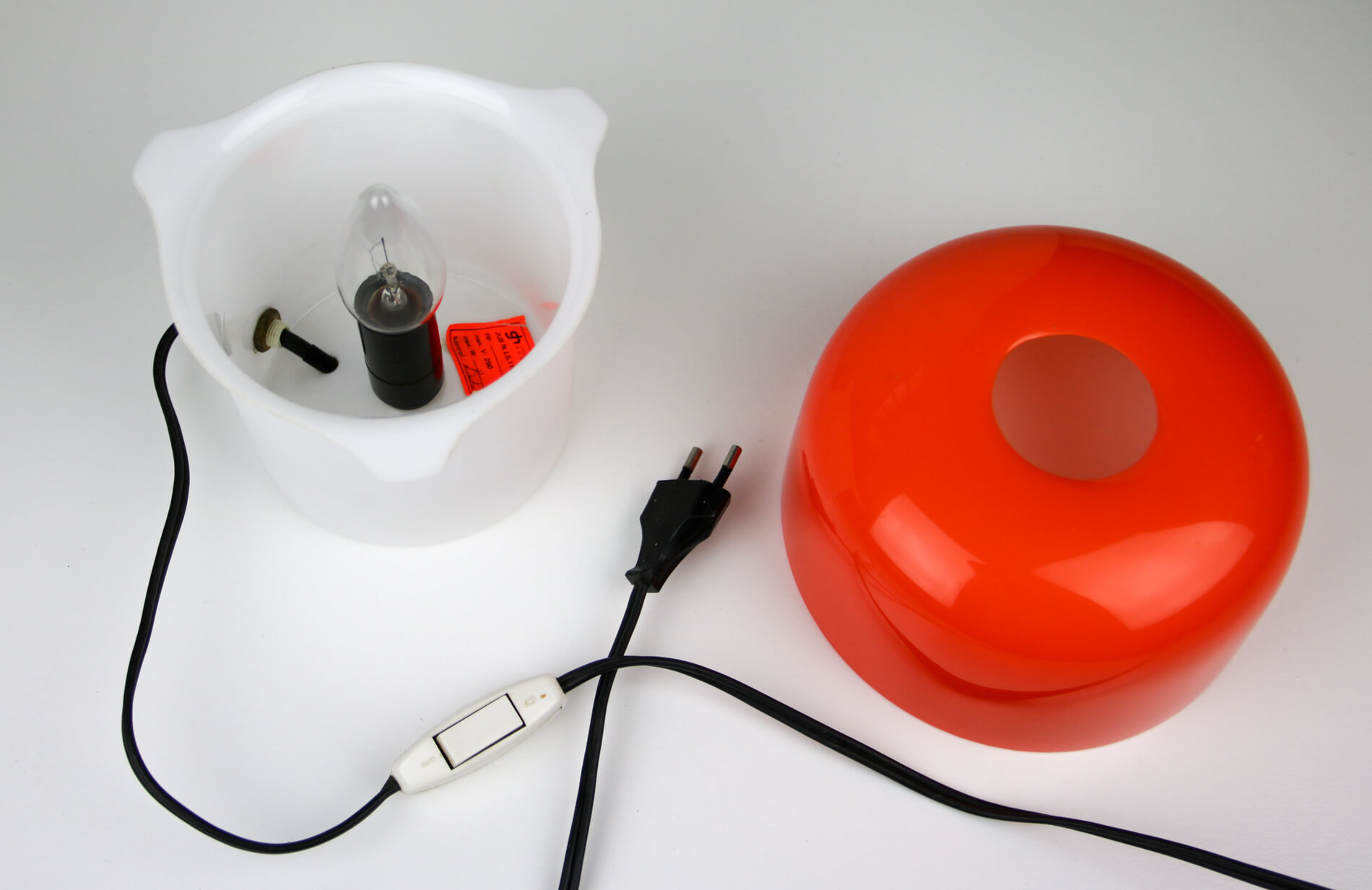 Vintage space age red table lamp from Luigi Massoni for Guzzini, 1970s