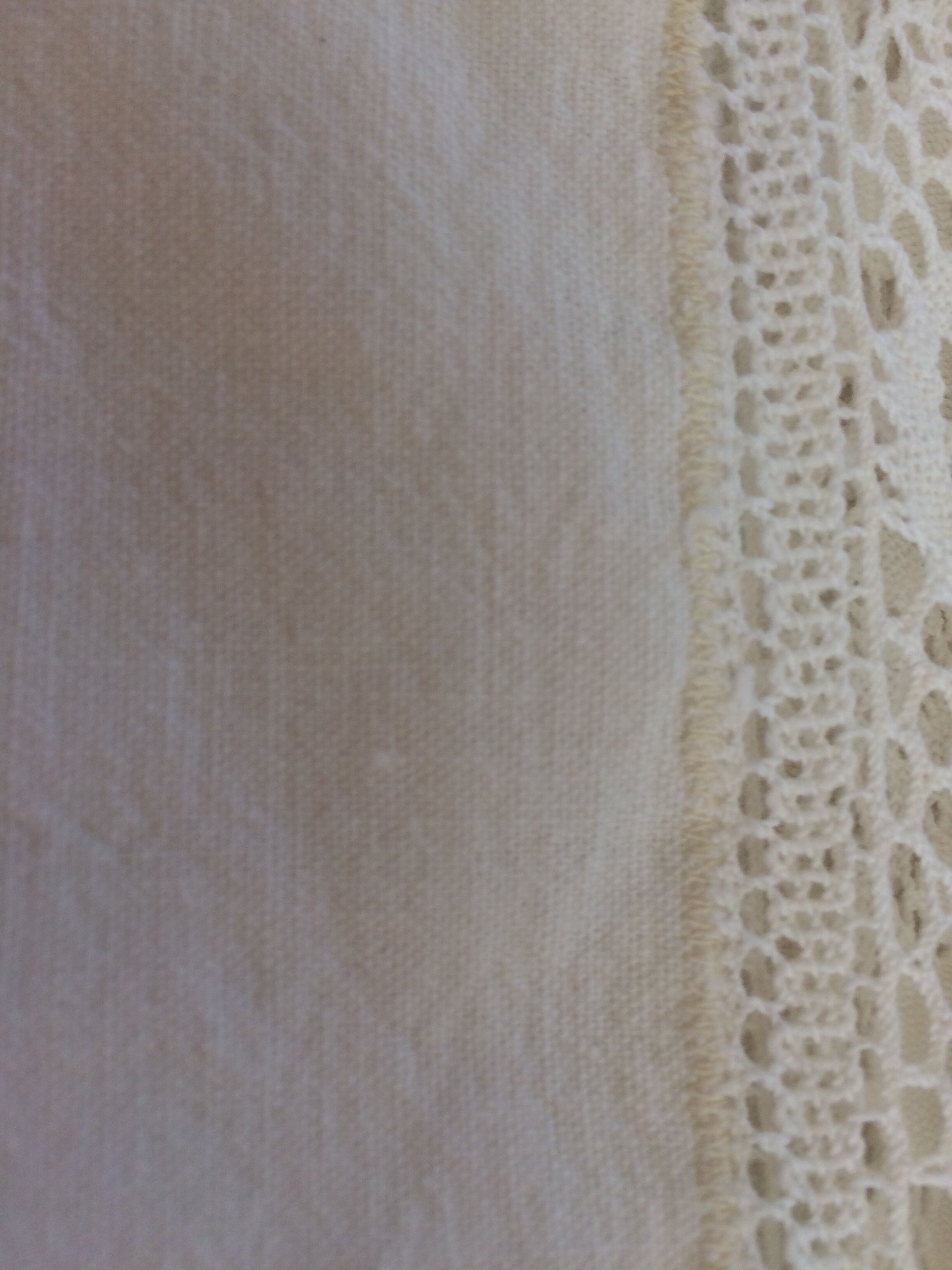 Linen sheet bordered by a wide lace and between two of lace
