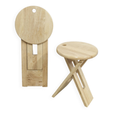 Paire de tabourets pliables dessinés par adrian reed fabriqués dans les ann
