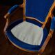 Paire de fauteuils de style Louis XVI rénovés en velours bleu