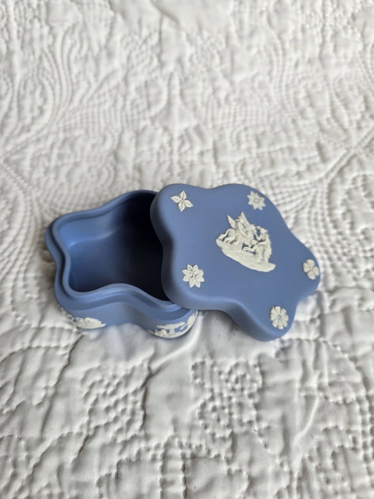 Service thé Wedgwood en biscuit bleu et blanc