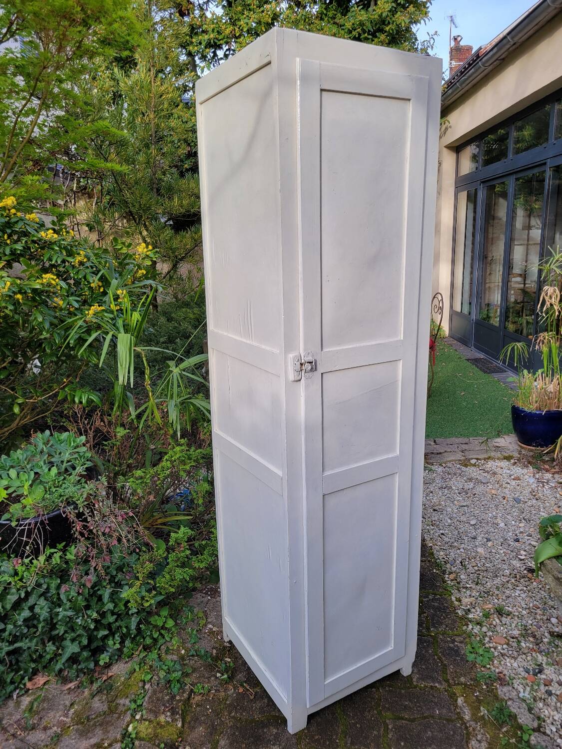 Parisian one-door wardrobe