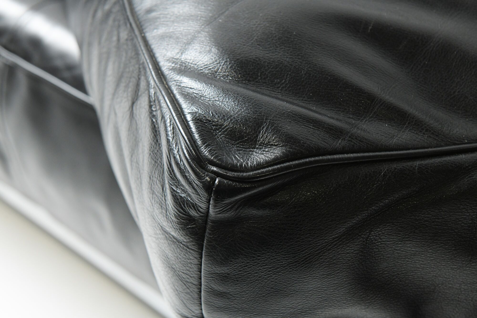 Vintage LC-2 in black leather by Le Corbusier, Jeanneret & Perriand for Cassina