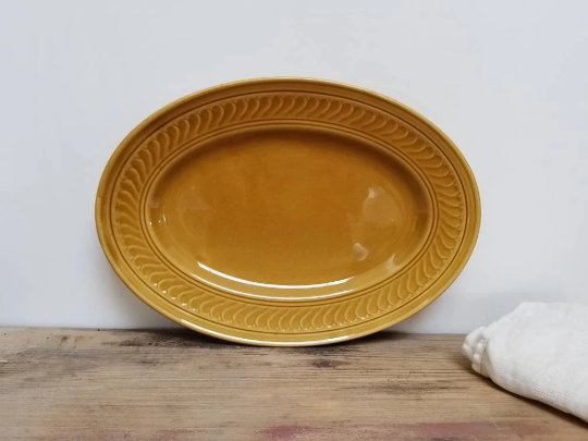 Serving dish in mustard gien earthenware