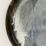 Grand plat en céramique émaillée fait main et signé PM, France 1970