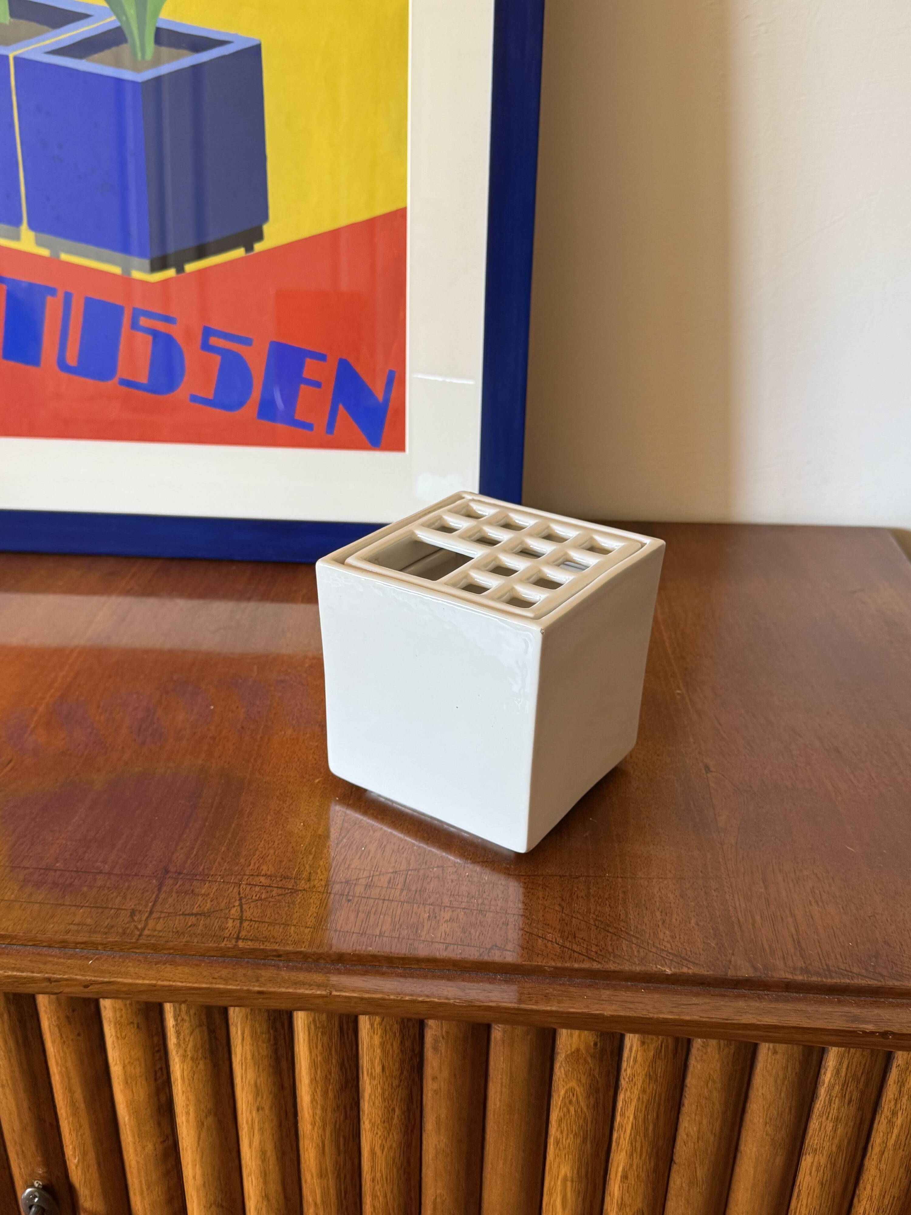 Studio Opi, White space age mod. Ikebana A ceramic vase / ashtray, Gabbiane