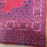 Oriental-inspired velvet rug 108 cm X 67, 5 cm.