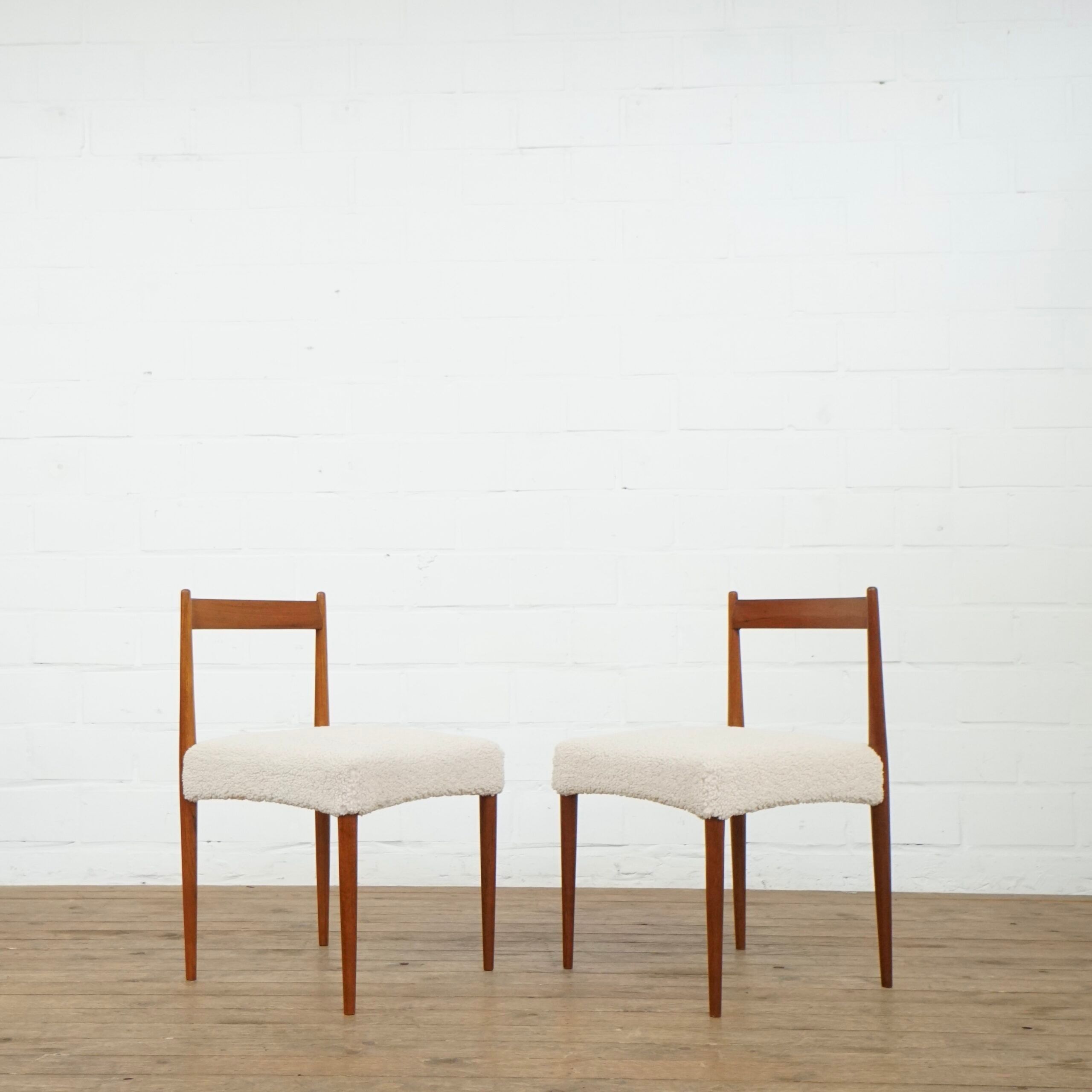 Ensemble de 6 chaises en teck avec nouveau tissu bouclé