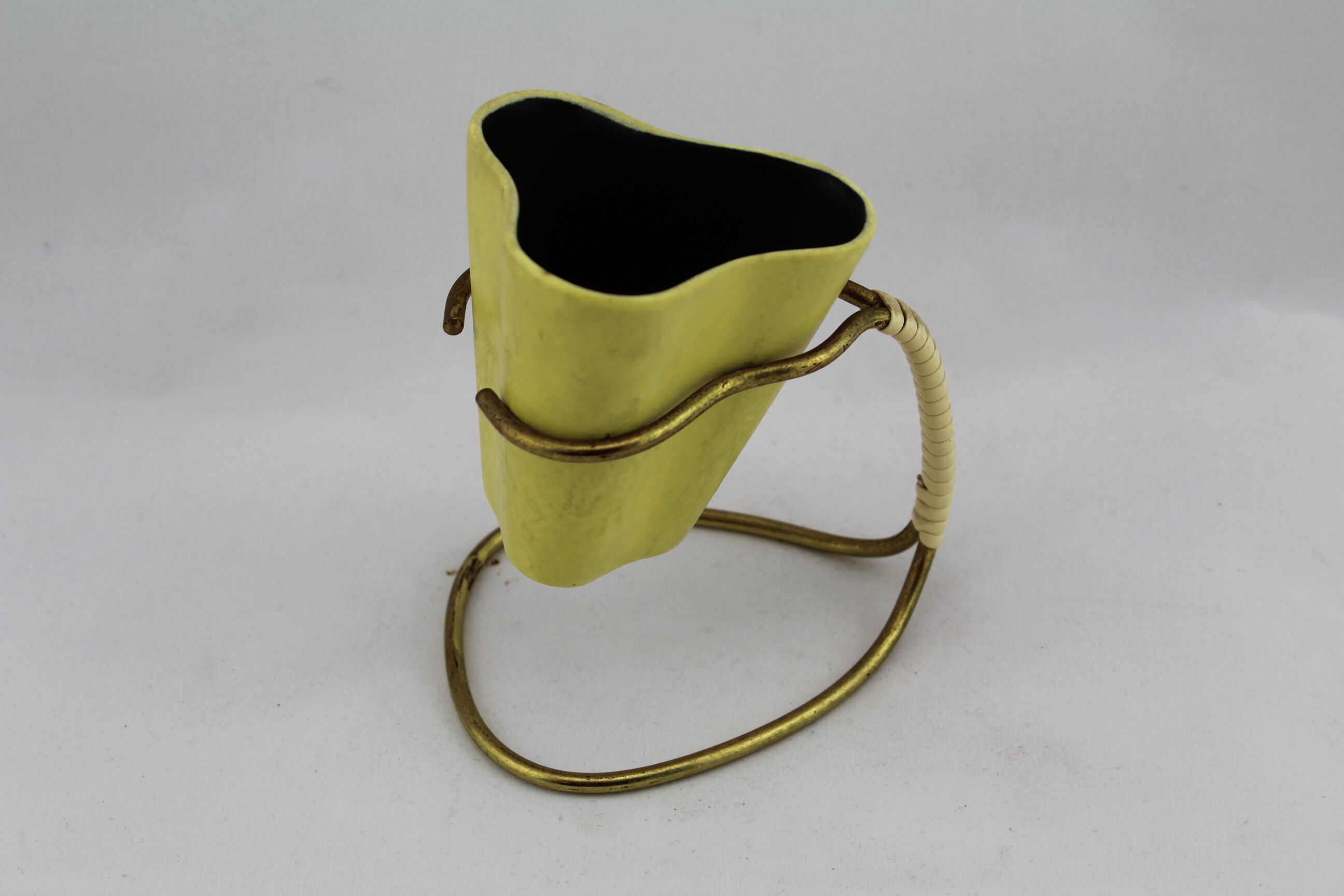 Vase or ceramic pot on foot brass