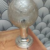 Applique avec globe en verre moulé ambré