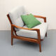 Fauteuil des années 1960 en cerisier, gris clair avec coussin vert
