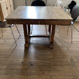 Extendable walnut table