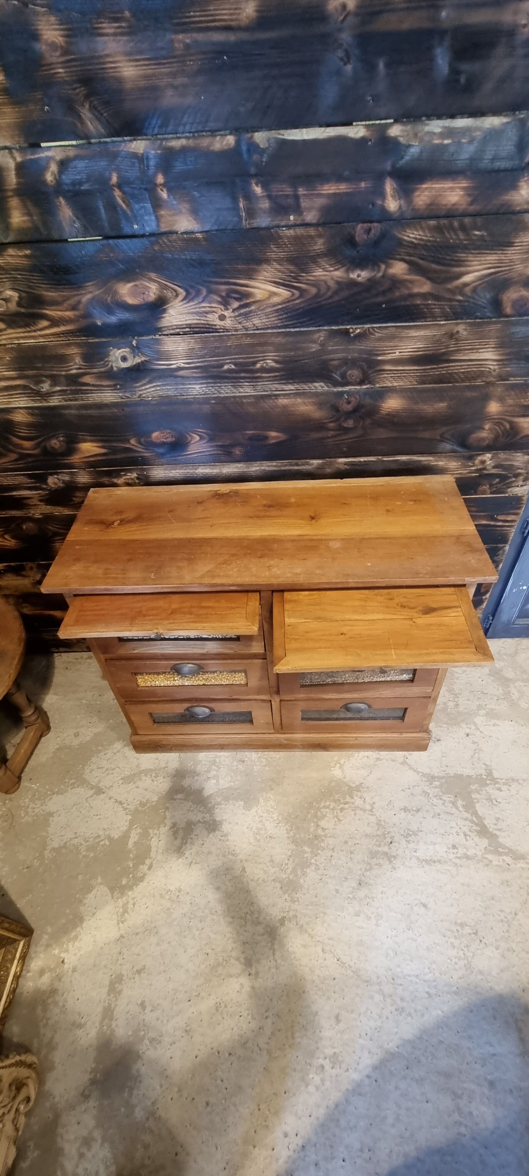 Meuble by trade (grain maker)