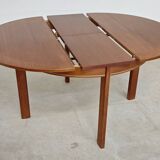 Extendable table with integrated Scandinavian style Self