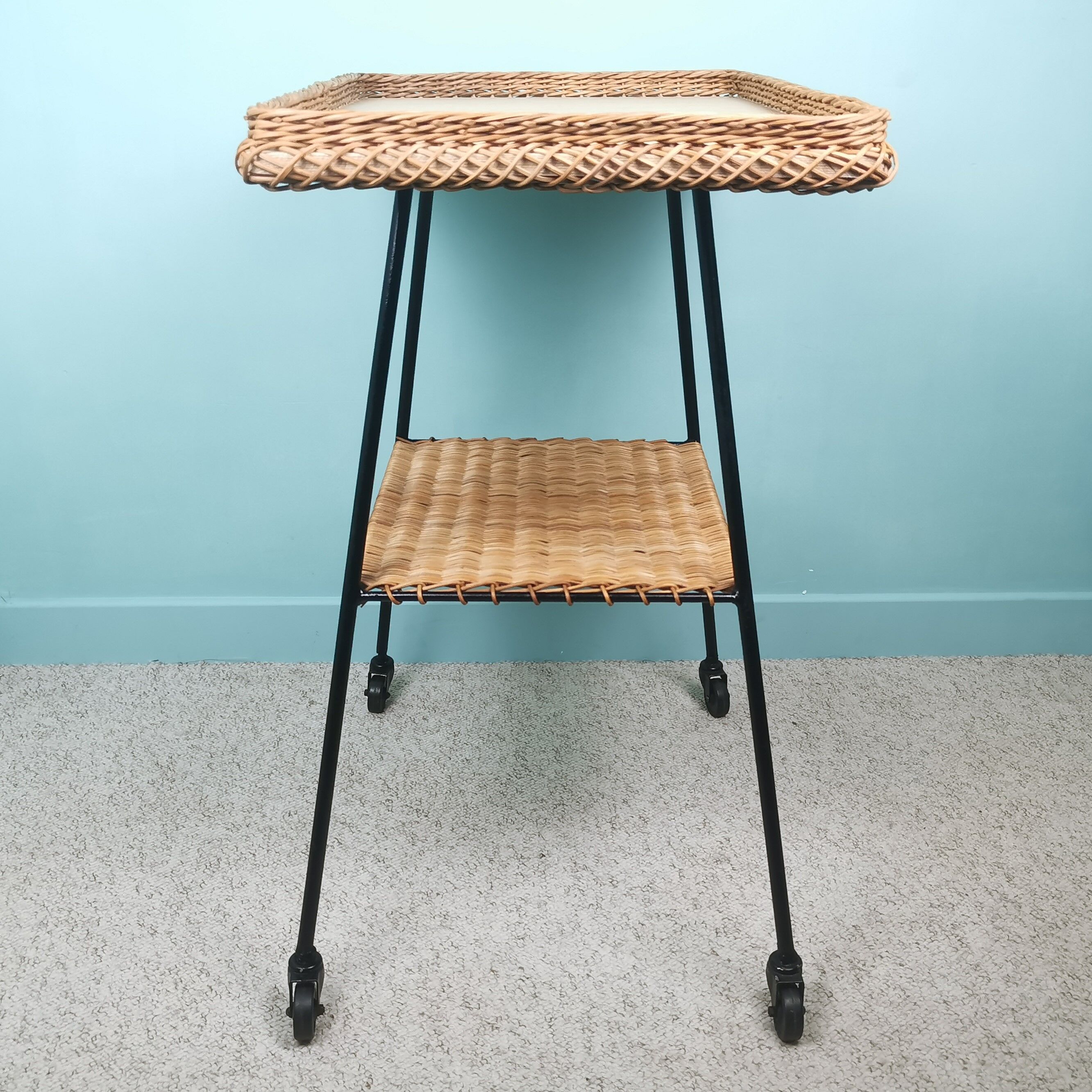 Vintage rattan dessert