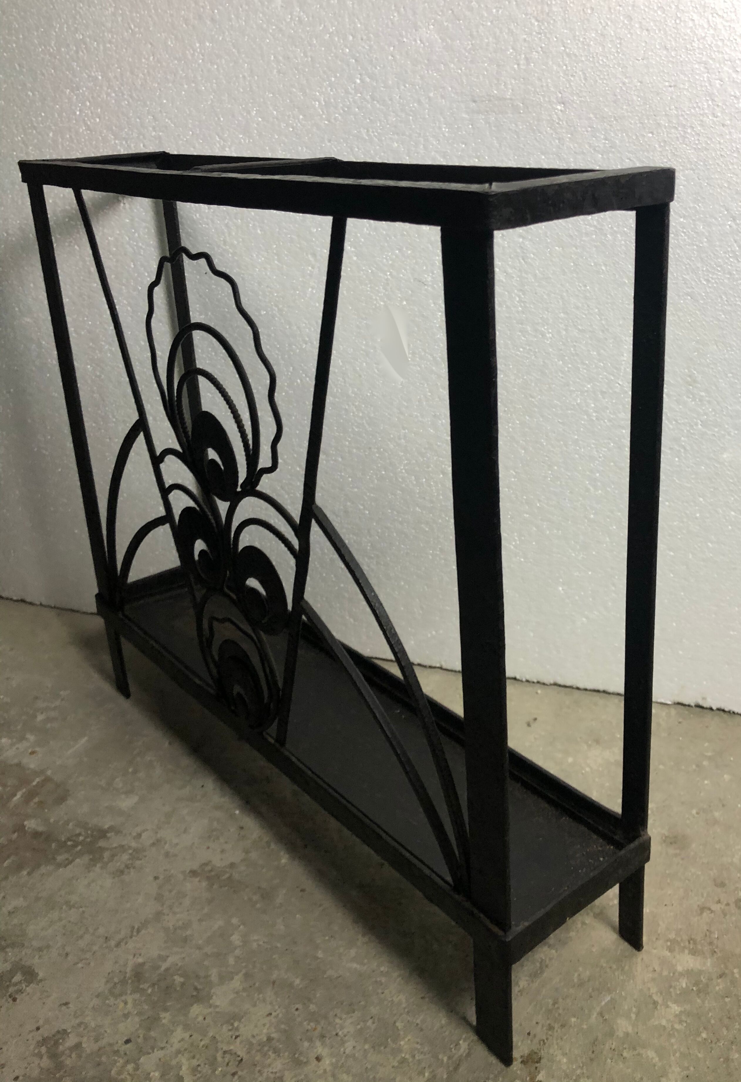 Porte parapluie époque art déco en fer forgé noir