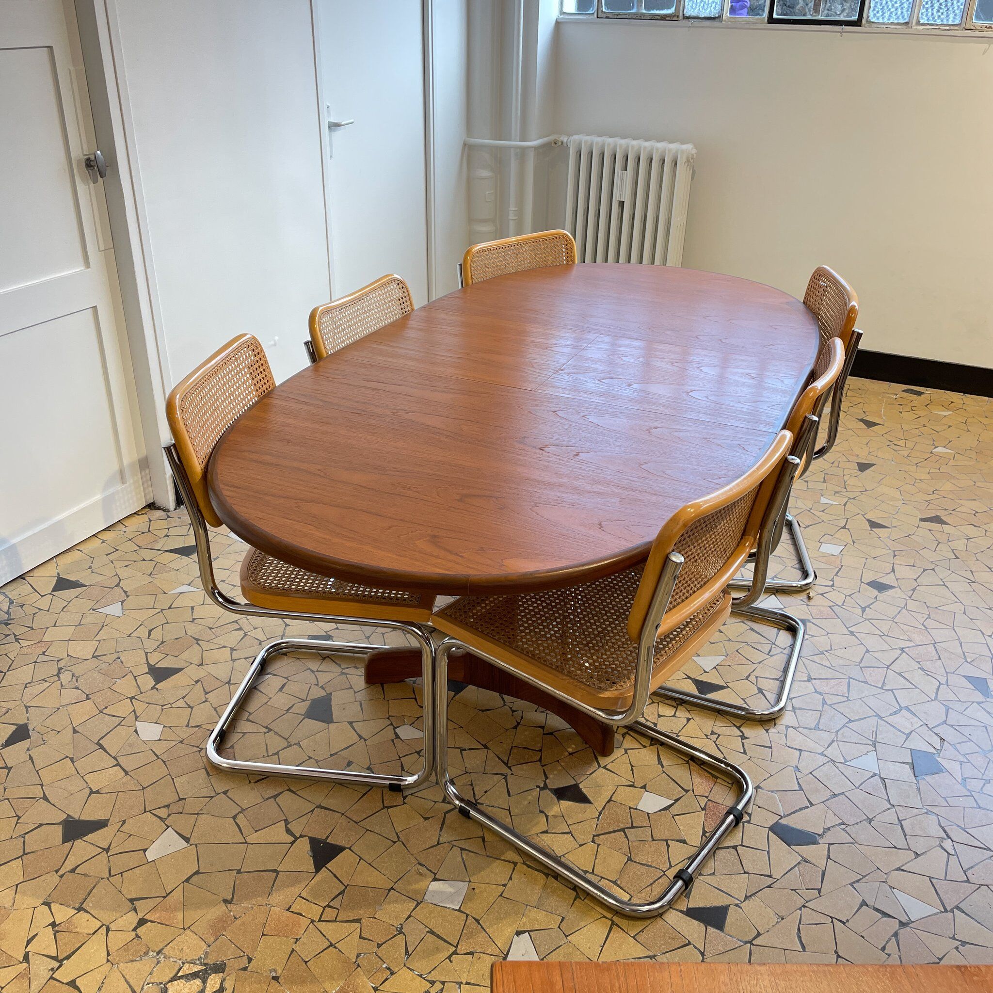 Oval table Gplan "fishtail"