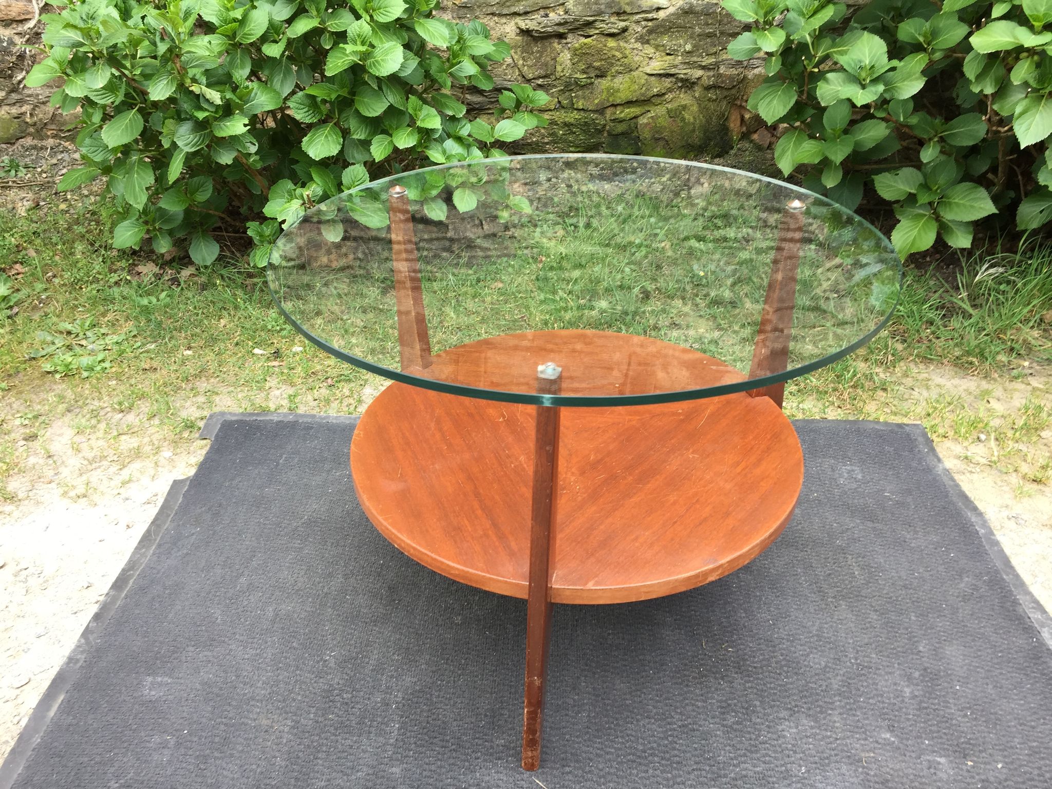 Vintage coffee table round compass legs top in glass and teak wood