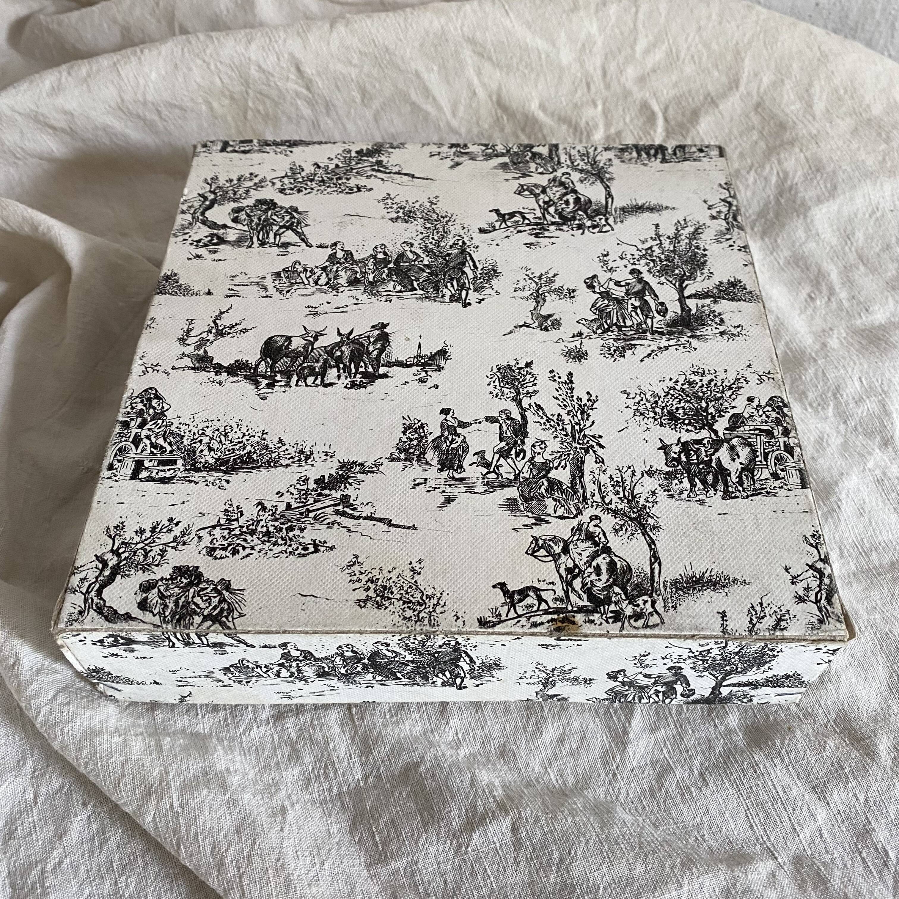 Stainless steel ice cream cups in a box